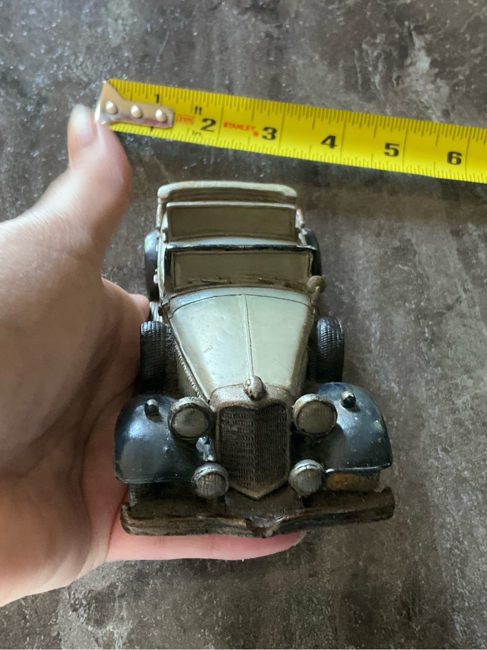 Vintage-Style Collictable Car - Picture 4 of 7